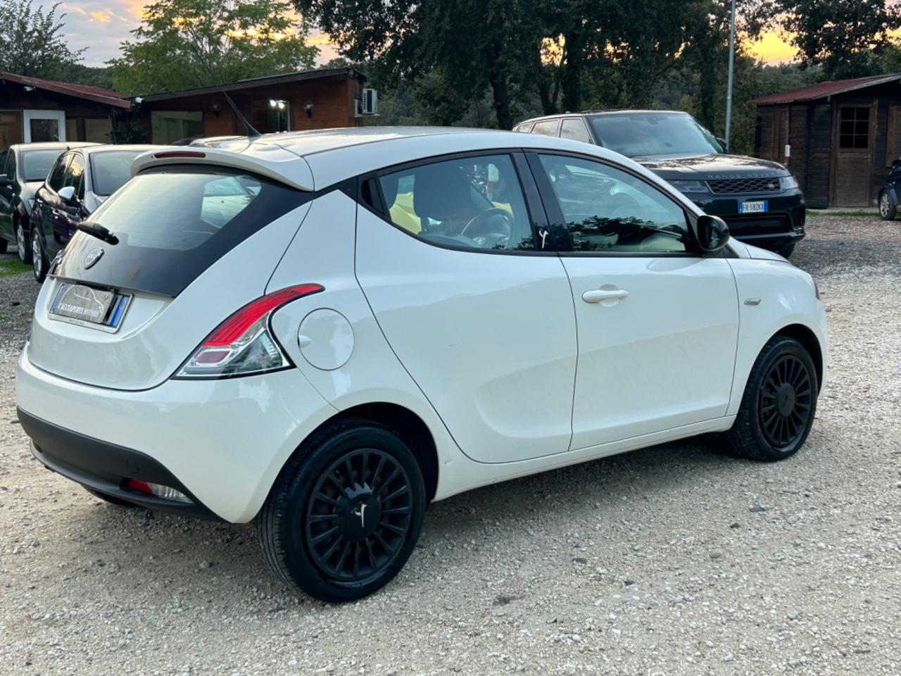 Lancia Ypsilon 1.2 69 CV 5 porte Silver