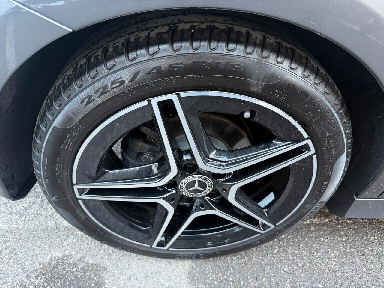 Mercedes-Benz B 180 AMG Line Premium Plus auto (SERVICE IN MERCEDES)