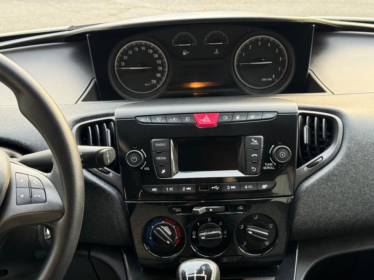 Lancia Ypsilon 1.2 69 CV 5 porte GPL-Neopatentati