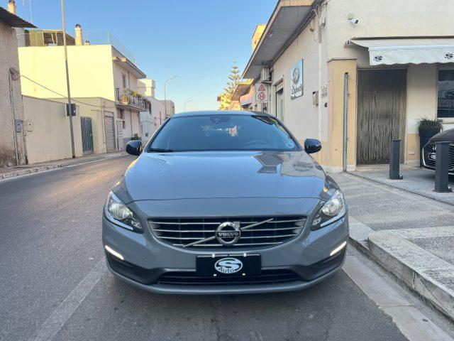 VOLVO V60 2.0 D3 R-design