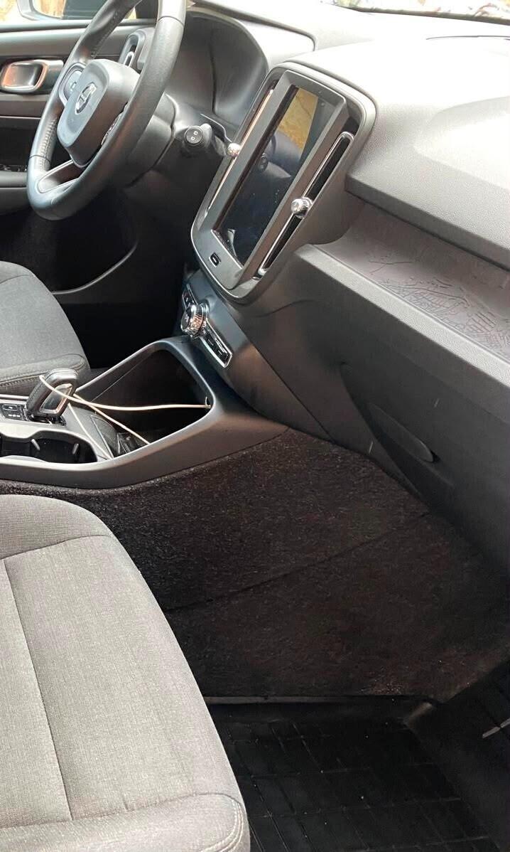 Volvo XC40tdi-4x4-150 cv- 2000cc-140000km-anno 2020-accessoriato-unico proprietario-stato seminuovo