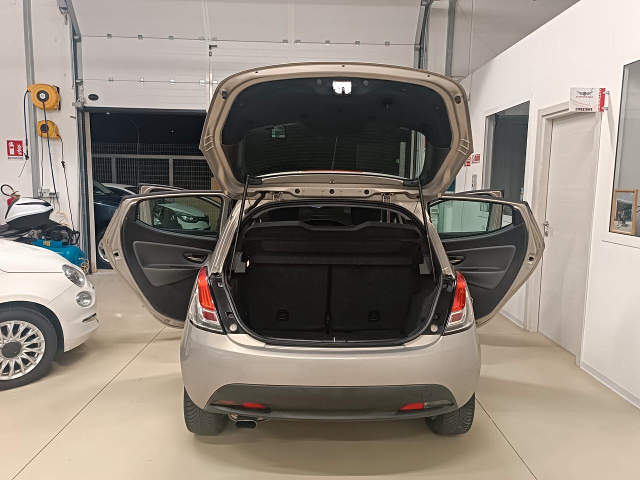 Lancia Ypsilon 1.2 69 CV 5 porte Gold