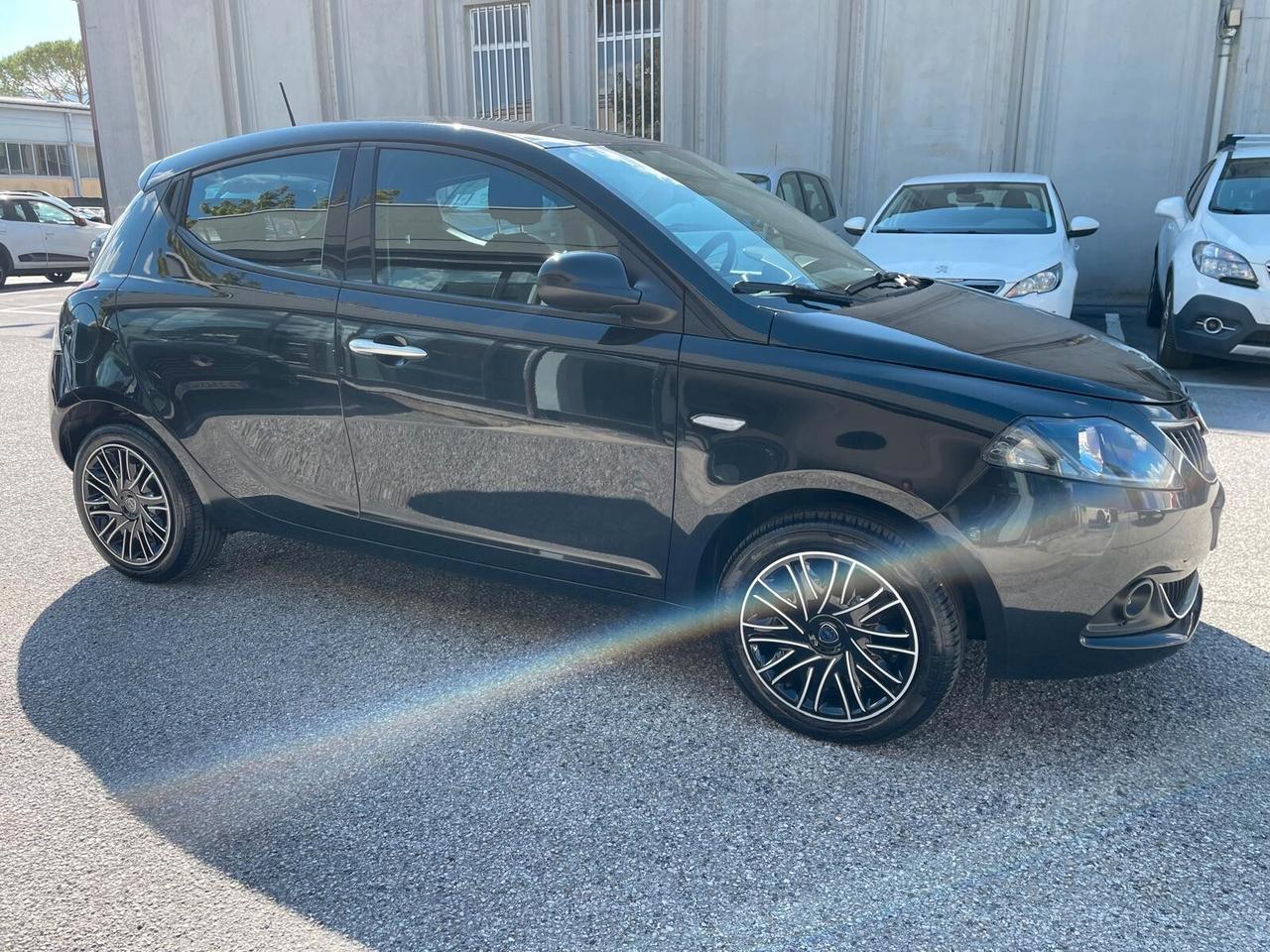 Lancia Ypsilon 1.0 FireFly S&S Hybryd Gold