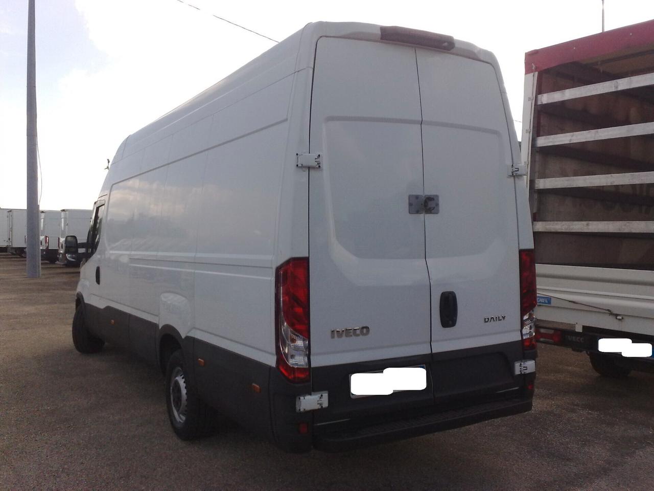 Iveco Daily 35s14 2.3hpt GRANVOLUME - 2021