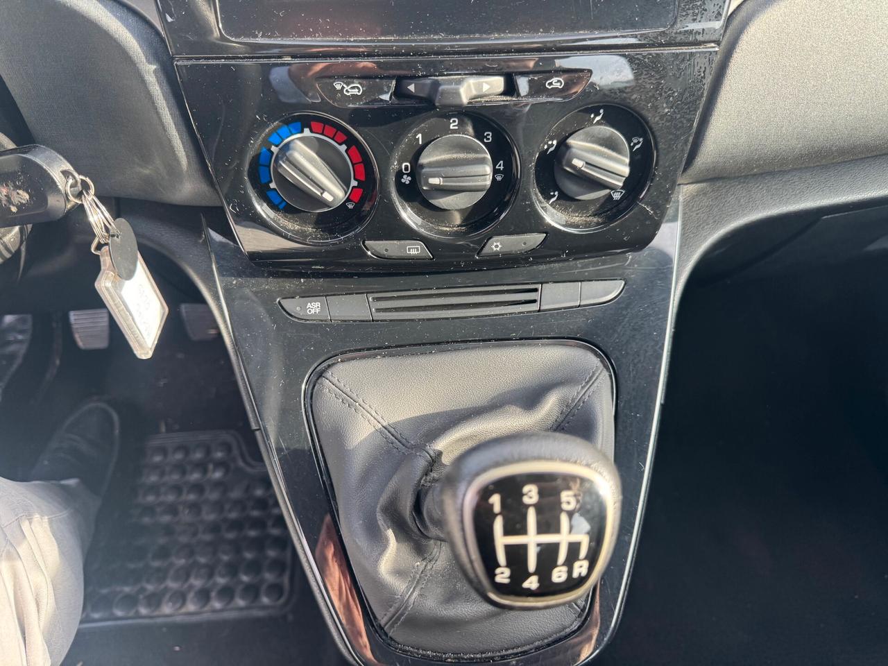 Lancia Ypsilon 1.0 FireFly 5 porte S&S Hybrid Ecochic Gold