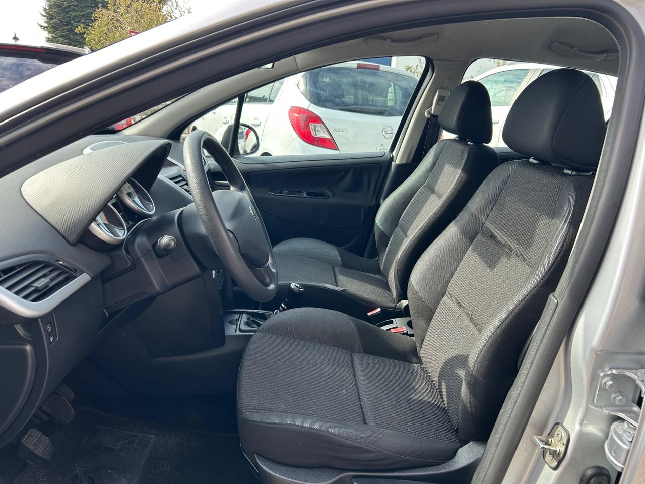 Peugeot 207 - 2011 1.4 8V 75CV 89.000 KM