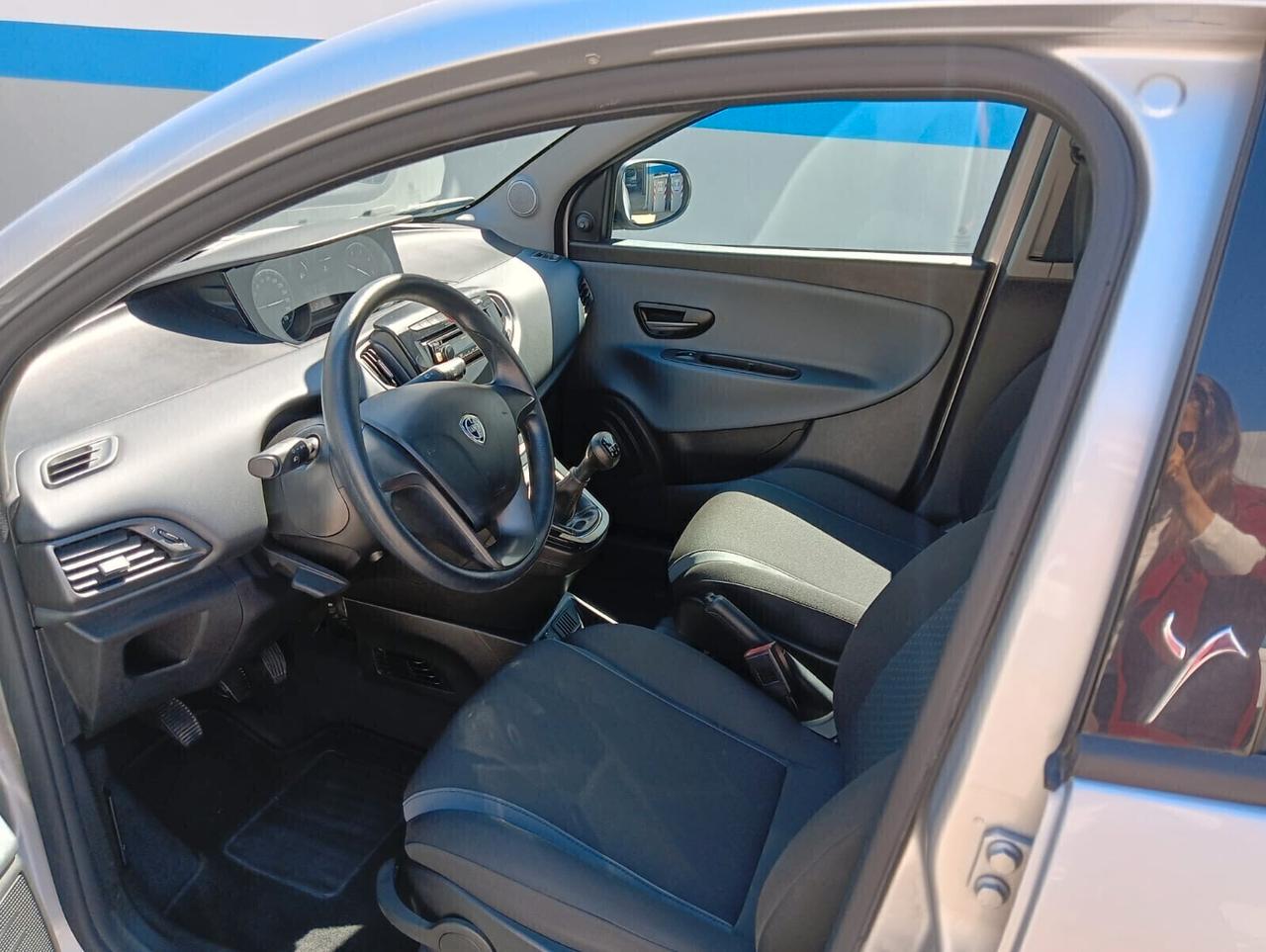 Lancia Ypsilon 1.3 MJT 16V 95 CV 5 porte S&S Silver