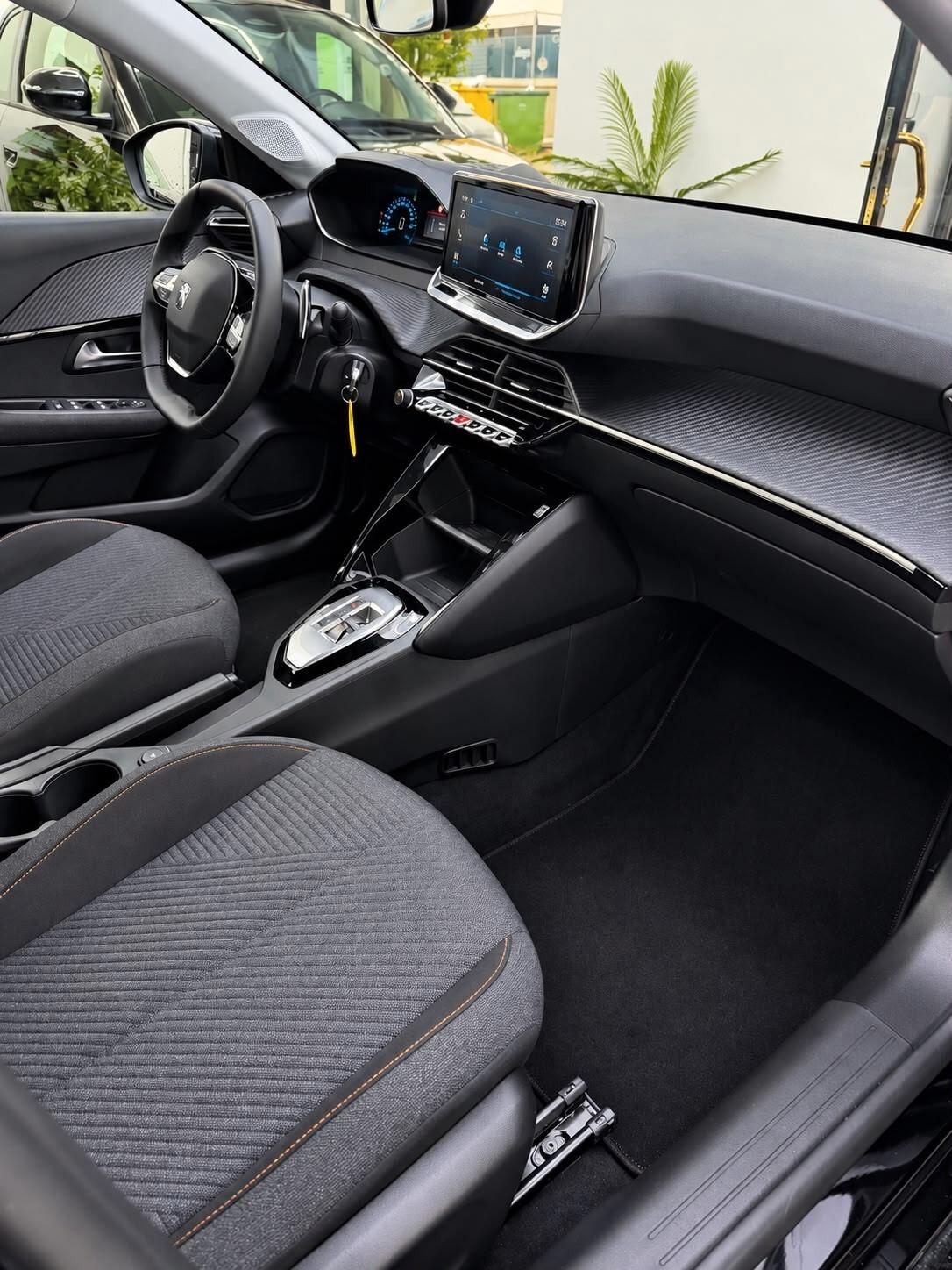 Peugeot 208 Hybrid 1.2 110cv e-DCS6 5 porte Style