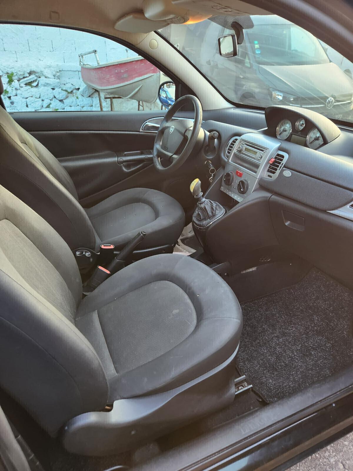 Lancia Ypsilon 1.2 69 CV PLATINUM