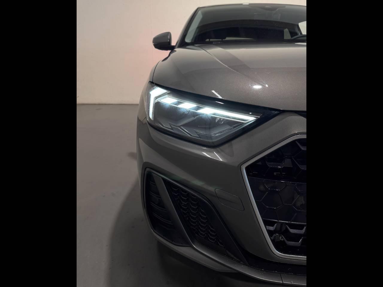 AUDI A1 SPORTBACK 30 TFSI S-TRONIC S LINE EDITION