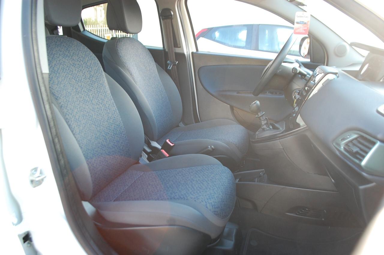 Lancia Ypsilon 1.0 firefly 70CV hybrid Oro S&S Uff Italy USB