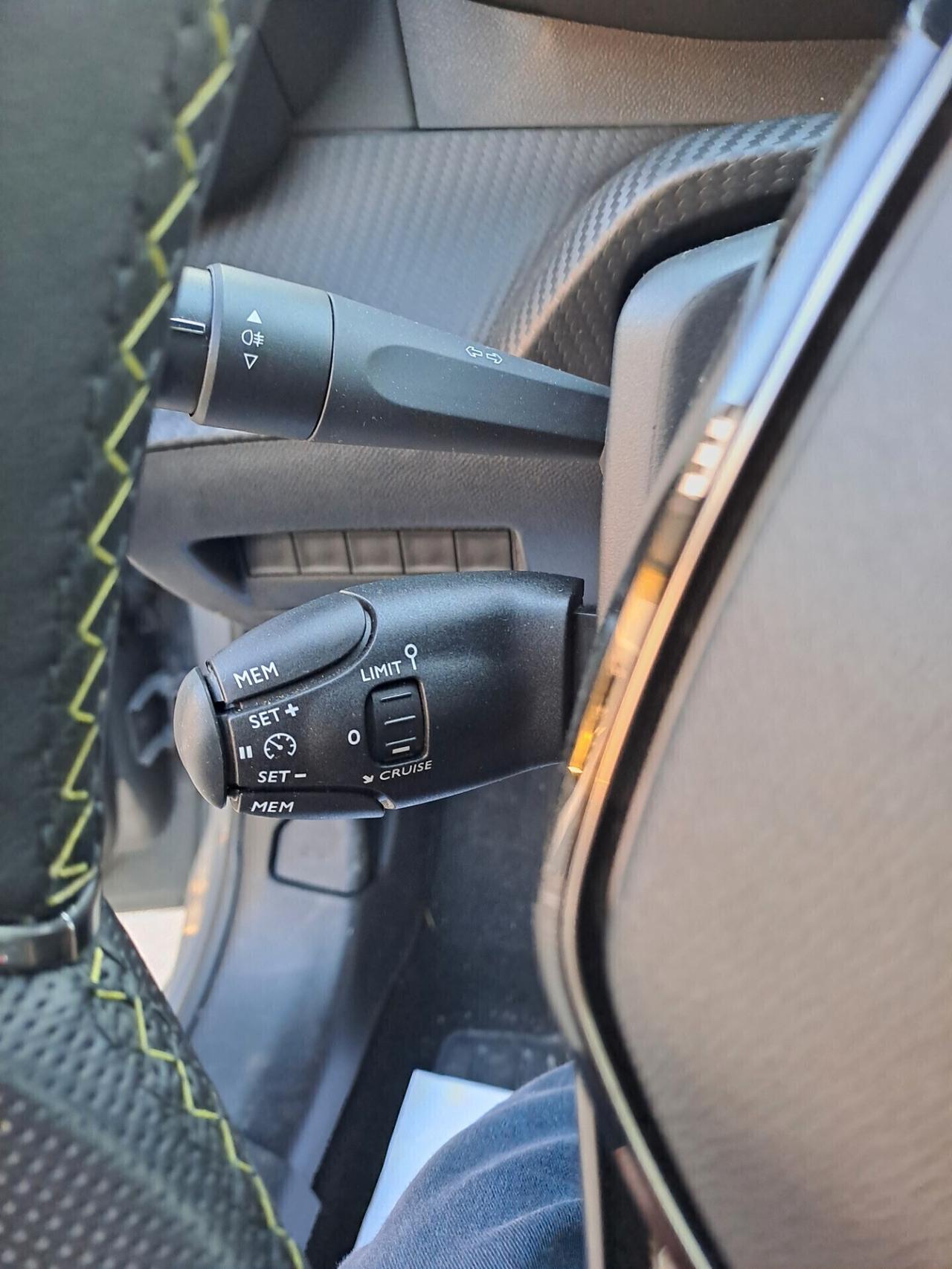 Peugeot 208 1.2 PureTech 100cv GT- 23848 km