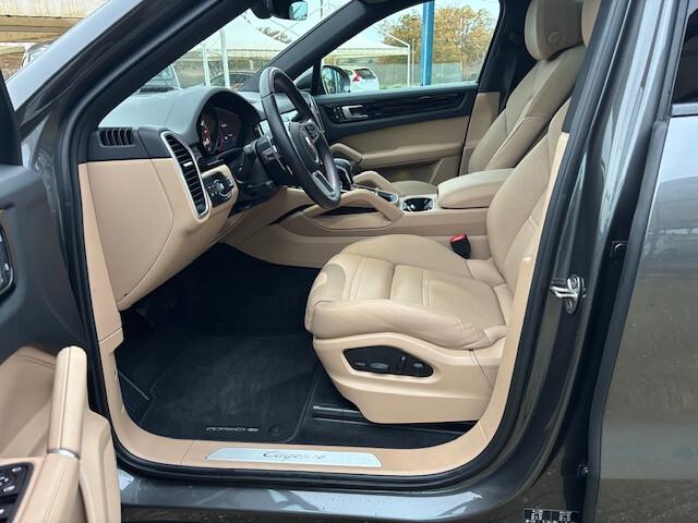 Porsche Cayenne Coupé 3.0 V6 E-Hybrid Platinum Edition 340CV