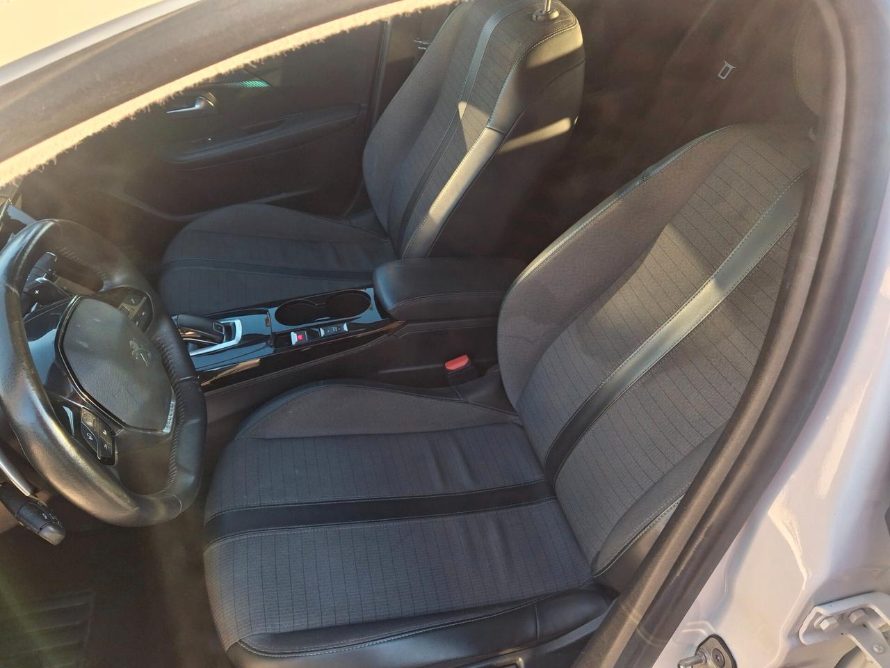 Peugeot 208 PureTech 100 cc 1.2 benz. 5 porte Active Pack automatica neopatentati