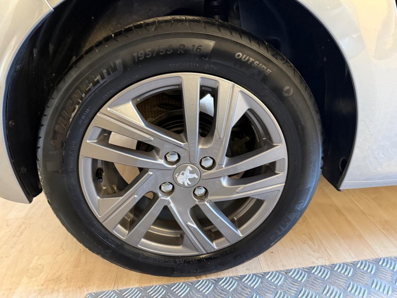 Peugeot 208 PureTech 75 Stop&Start 5 porte Allure