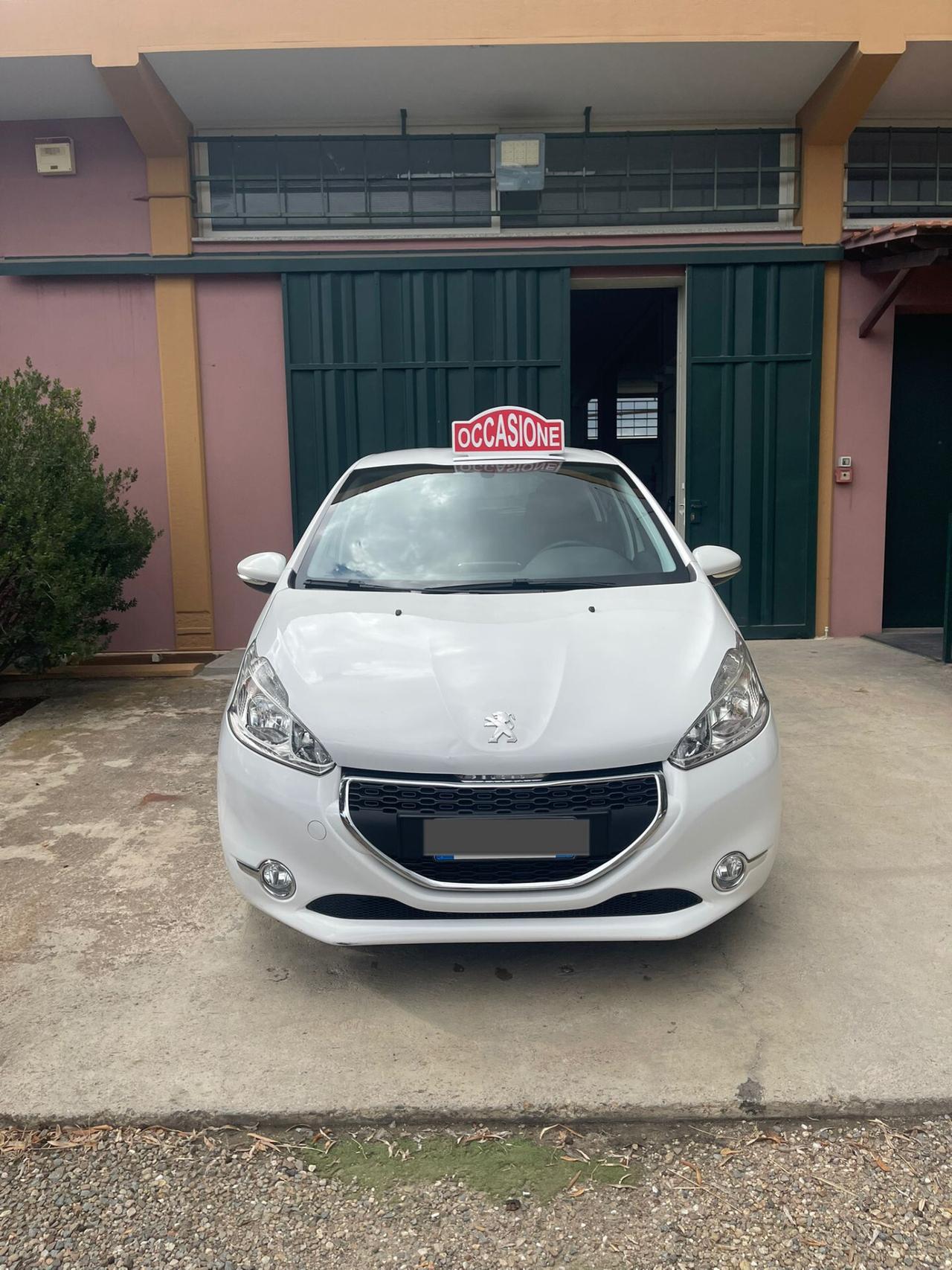 Peugeot 208 1.4 HDi 68 CV 5 porte Allure