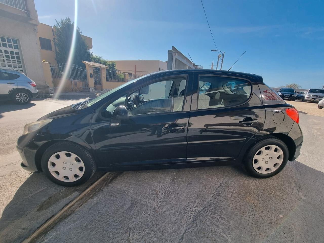 Peugeot 207 1.4 HDi 70CV 5p. XT