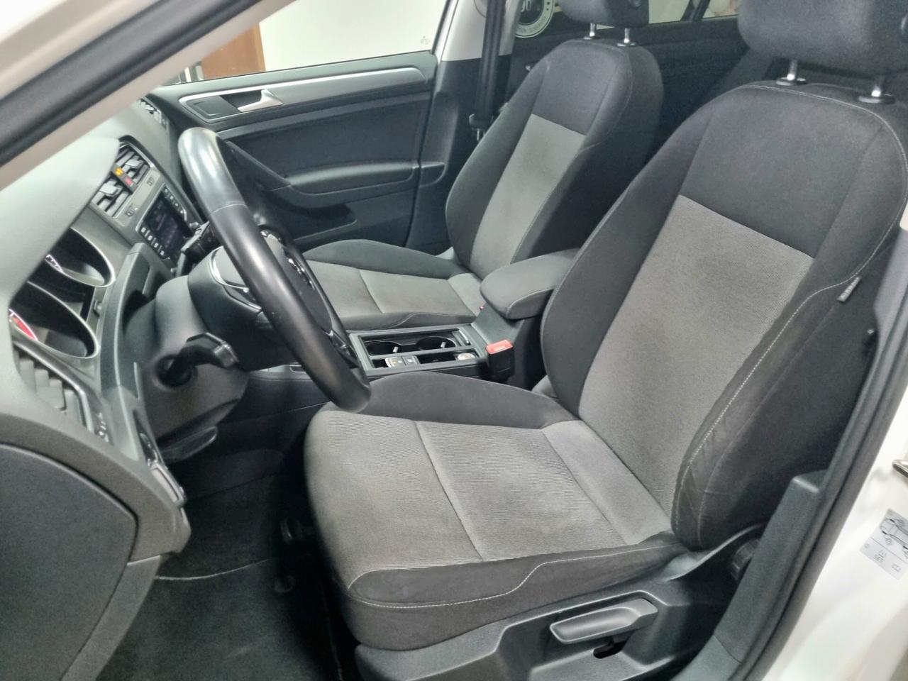 VOLKSWAGEN GOLF 1.6 TDI 90CV TECH&SOUND