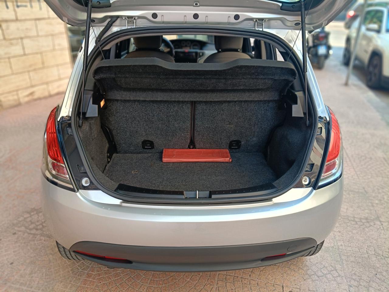 LANCIA YPSILON 900 BENZ/METANO-NEOPATENTATI-Euro5900