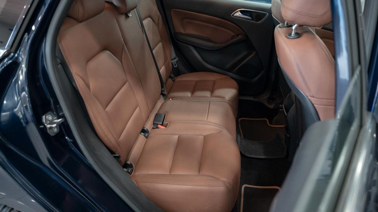 Mercedes-benz B 200 D PREMIUM PLUS AMG TETTO PACK LUCI PELLE XENO NAVI