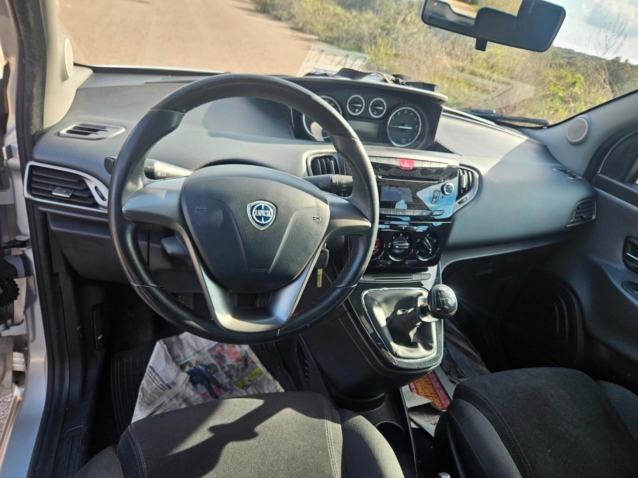 Lancia Ypsilon 1.2 69 CV 5 porte S&S Silver