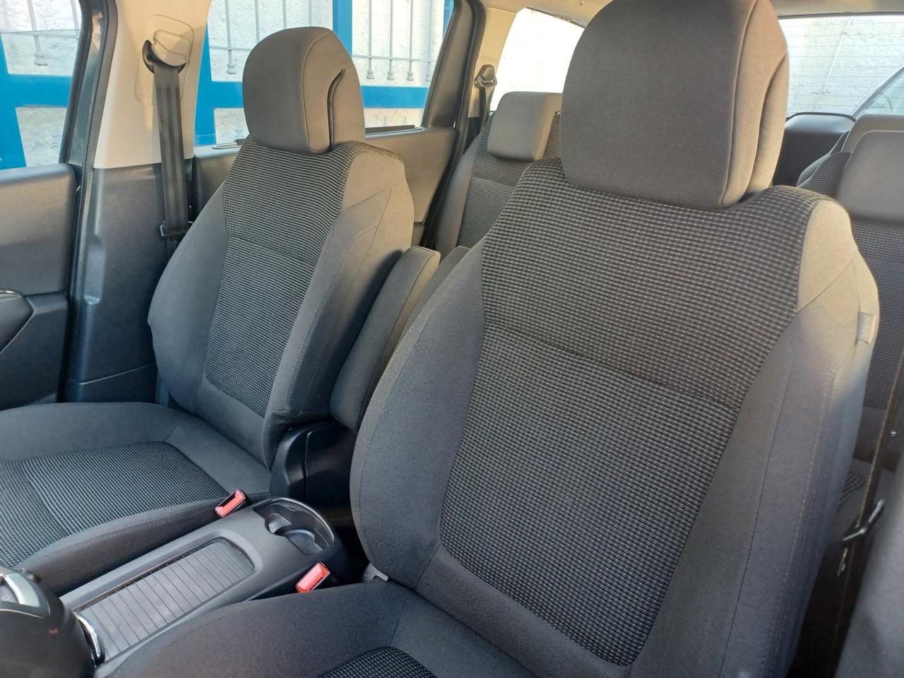Peugeot 5008 1.6 HDi 115CV Allure 7 POSTI