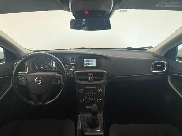 VOLVO V40 T2 Summum