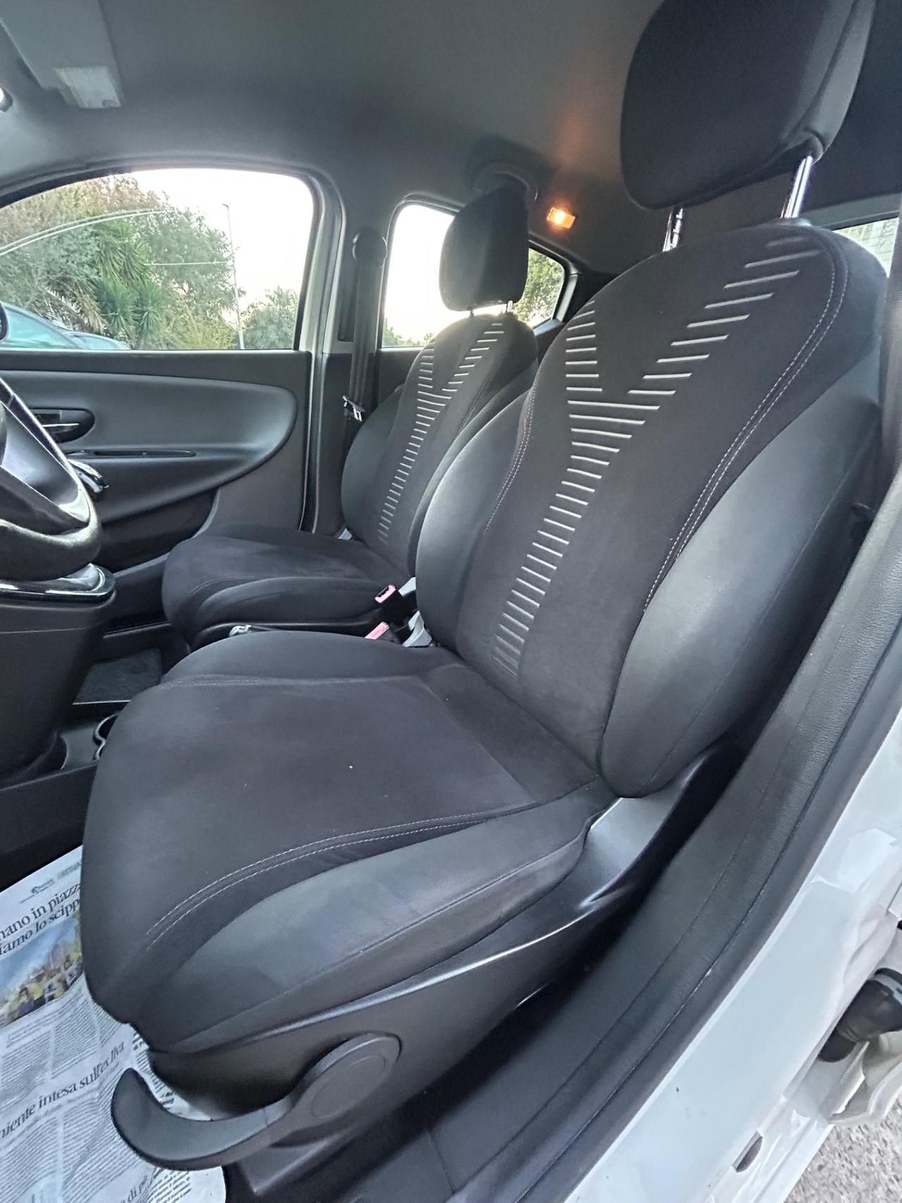 Lancia Ypsilon 1.2 69 CV 5 porte S&S Platinum