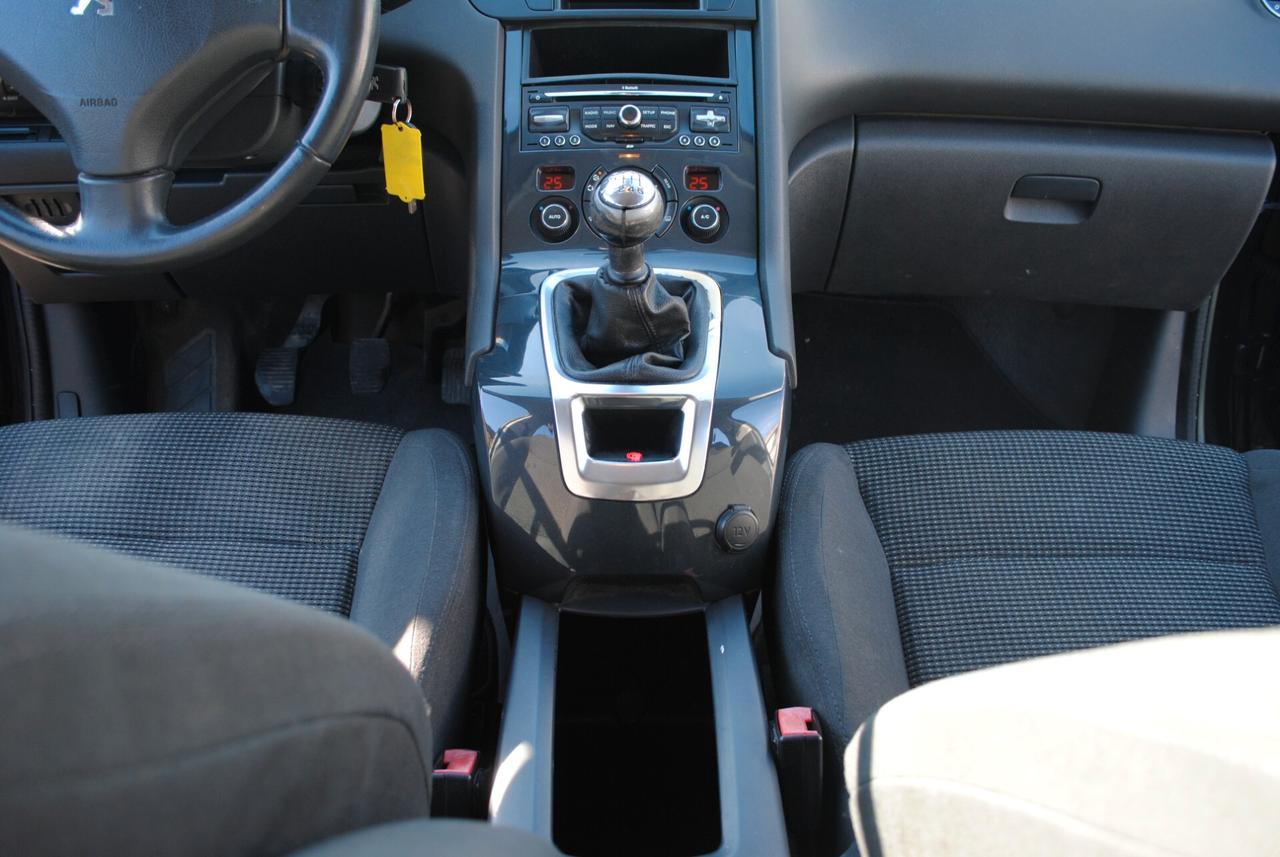 PEUGEOT 5008 1.6 HDI 111 CV OK NEOPATENTATI