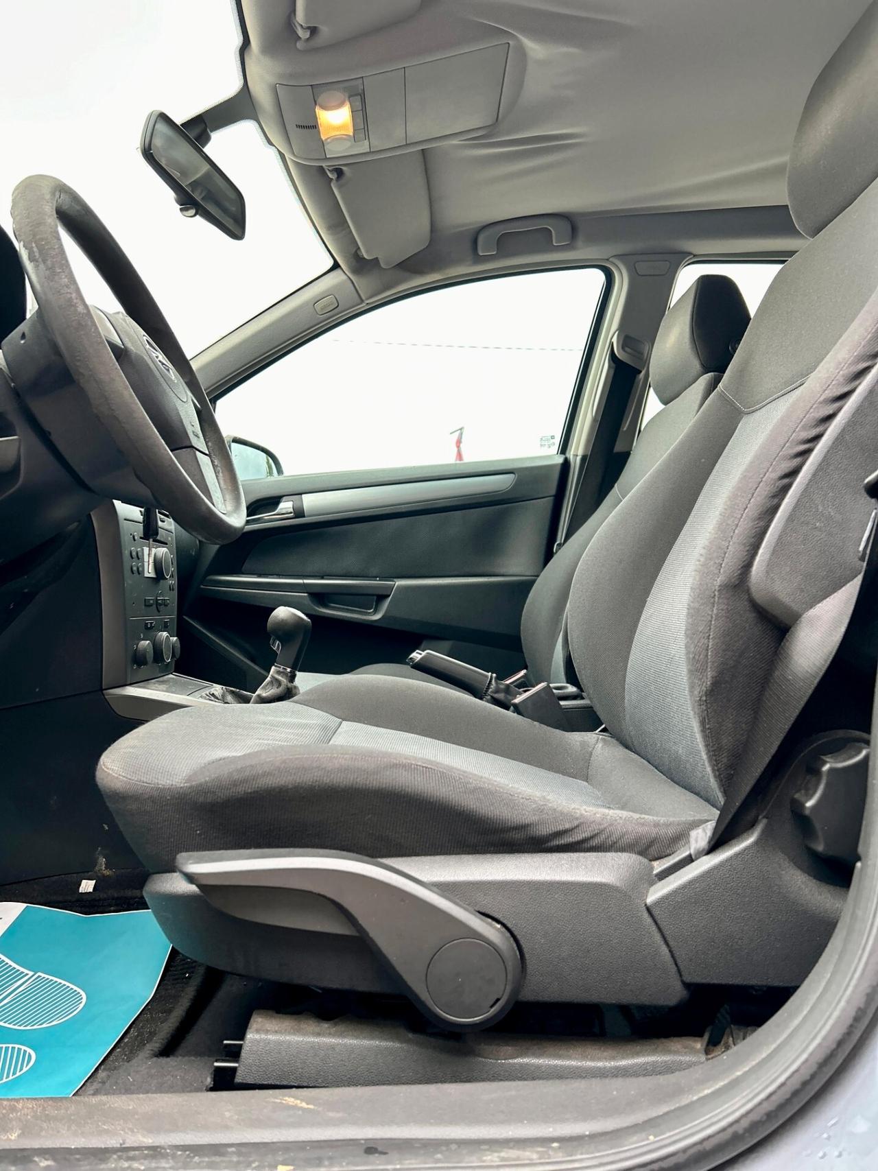 Opel Astra 1.4 16V Twinport 5 porte Cosmo - OK NEOPATENTATO