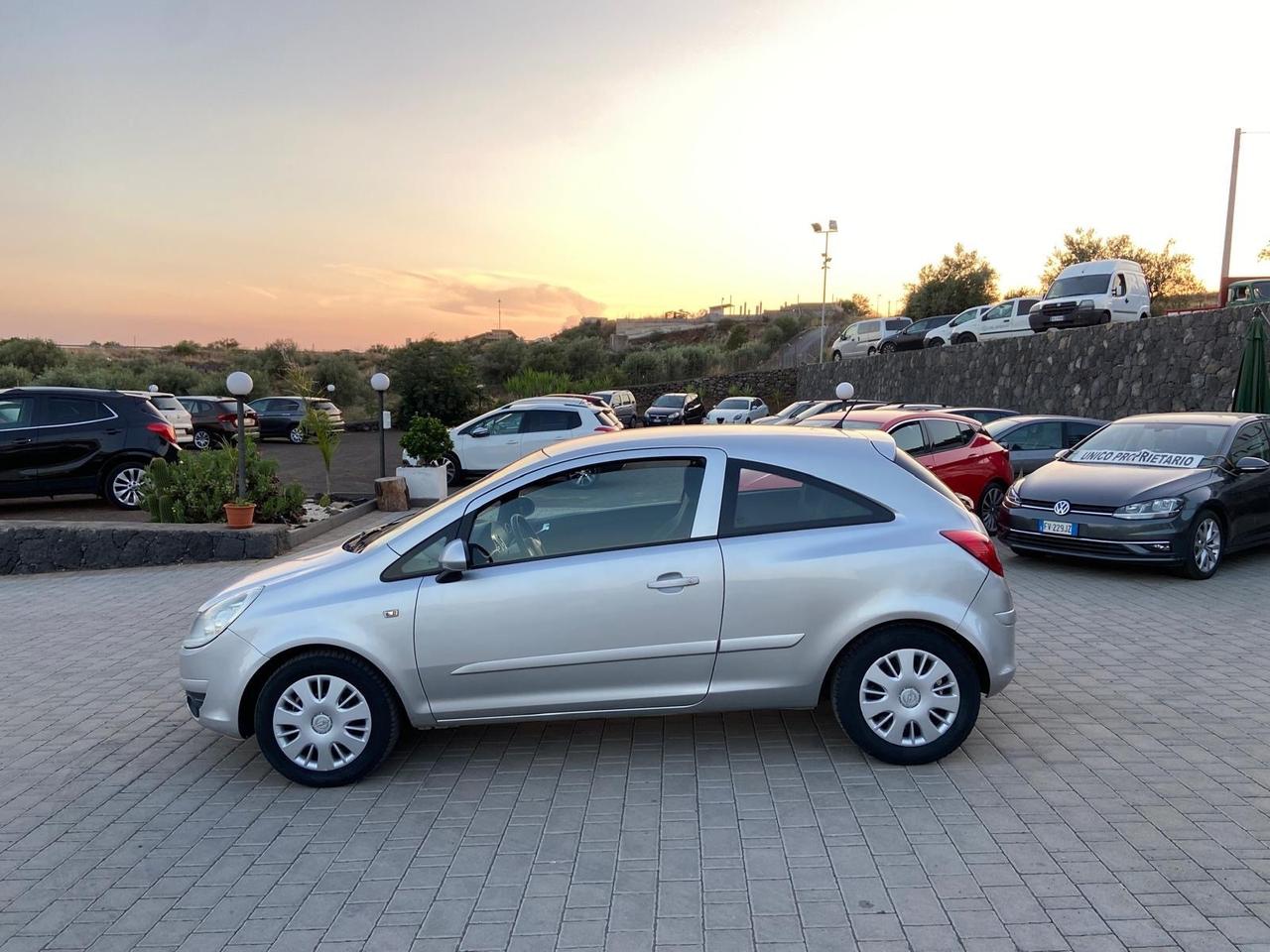Opel Corsa 1.2 3 porte Club