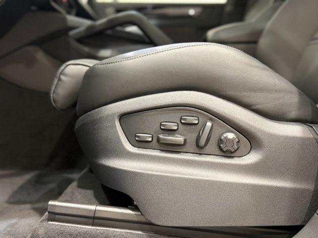 PORSCHE Cayenne 3.0 V6 E-Hybrid Black Edition