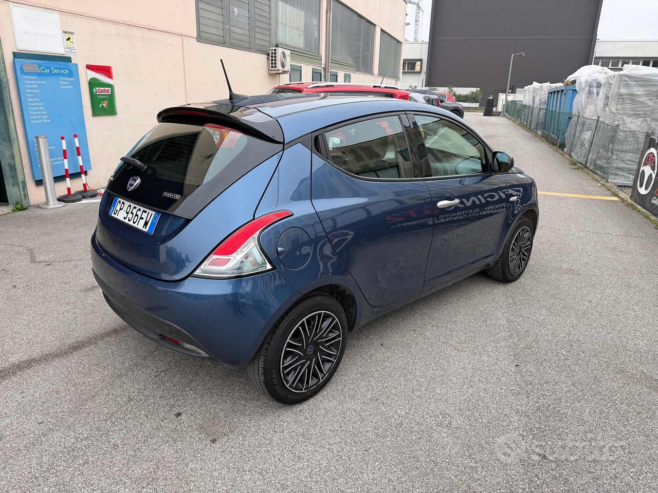 LANCIA Ypsilon 1.0 FireFly S&S Hybrid Silver Pl