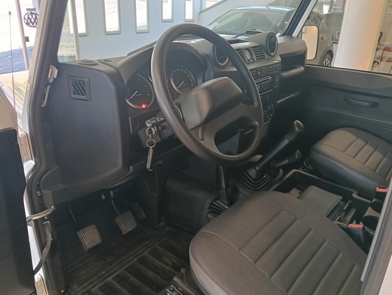 Land Rover Defender 90 2.2 TD4 Station Wagon base N1