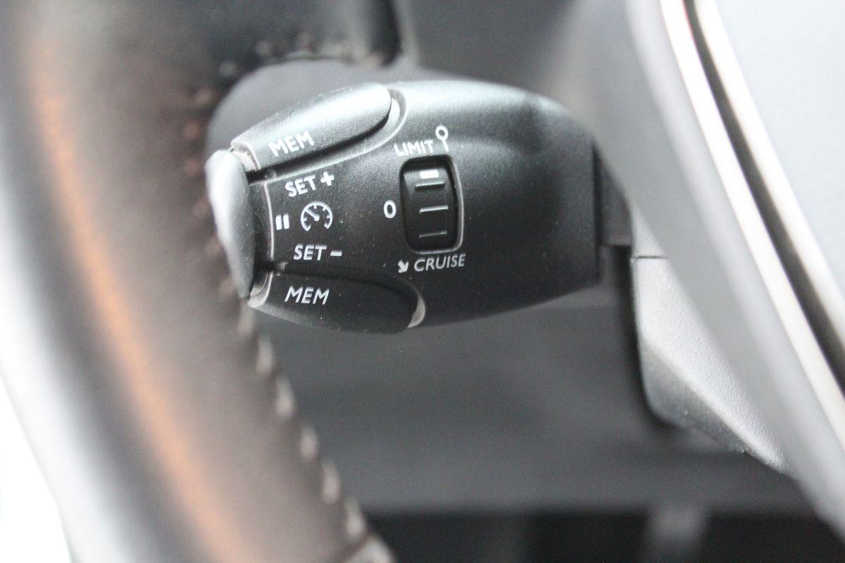PEUGEOT - 208 - BlueHDi 100 S&S 5p. Active