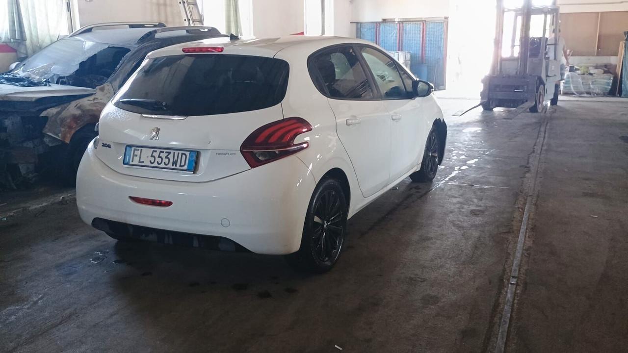 Ricambi Peugeot 208 PureTech 82 5 porte Black Line