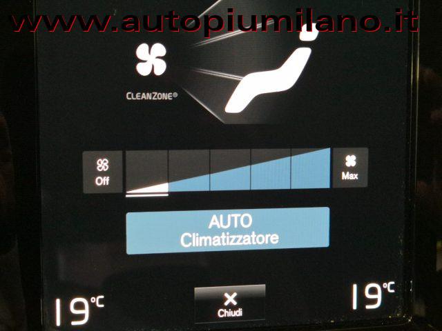 VOLVO XC40 T3 Geartronic Momentum Pro