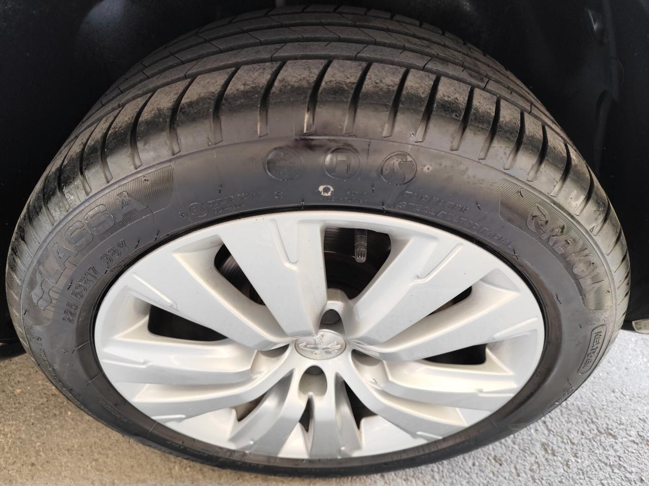 Peugeot 3008 1.6 HDi 115CV NAVI PERFETTA