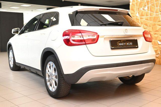 MERCEDES-BENZ GLA 180 D EXECUTIVE AUT.TEL CERCHI 17"VETRI SCURI SED.RISC