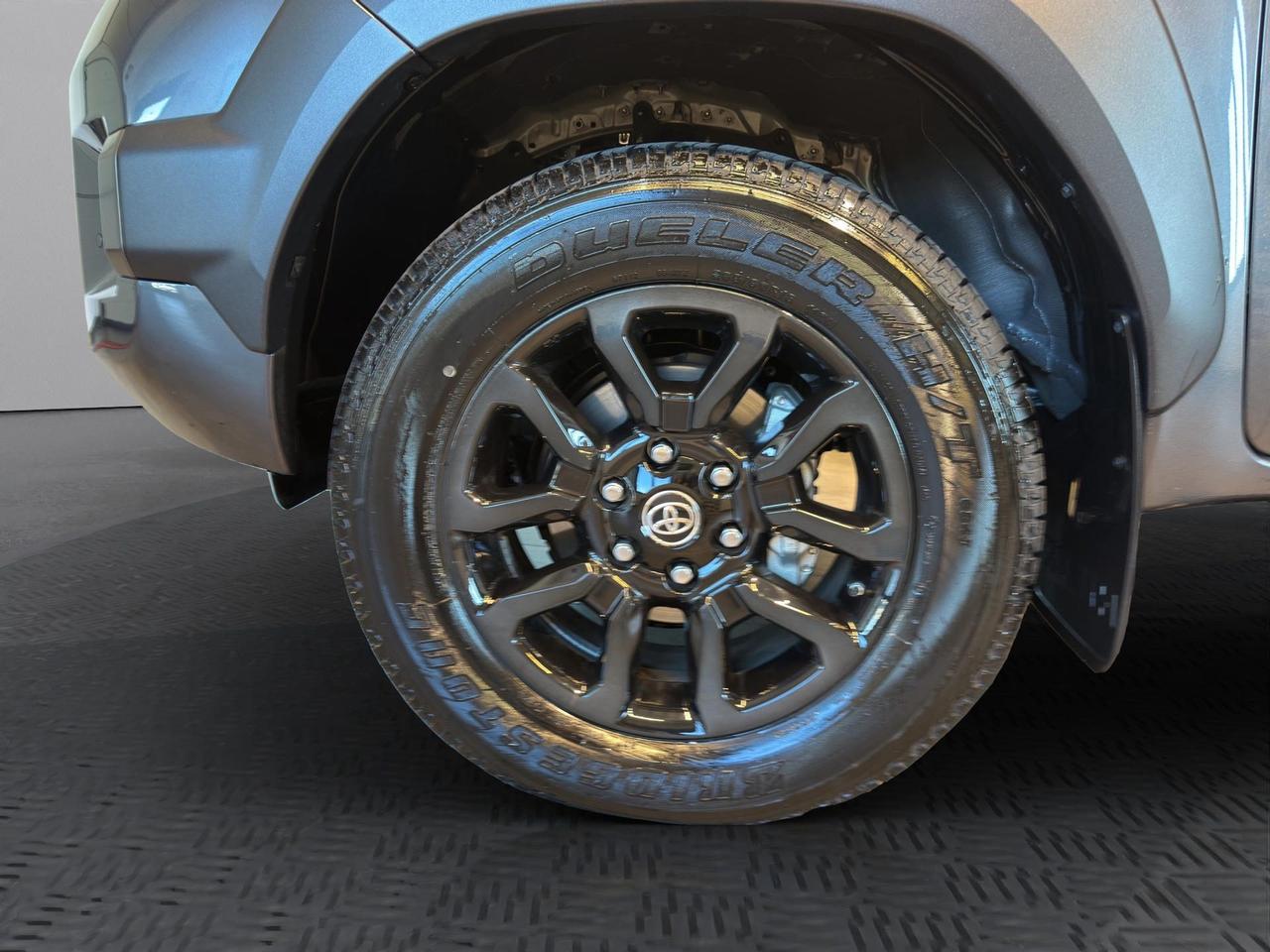 Toyota HILUX - MY25 DC 2.8 INVINCIBLE A 4WD