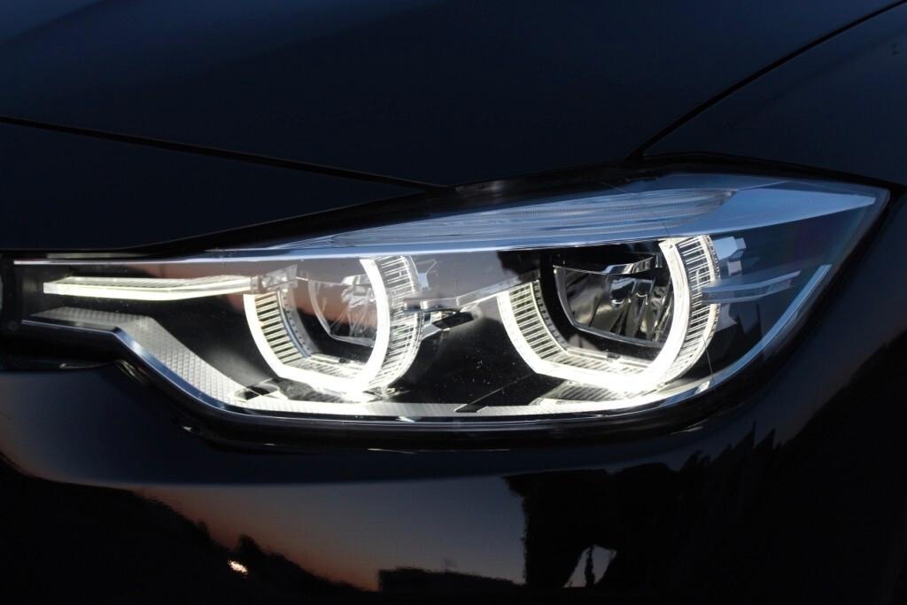 BMW 318d Touring Aut. *RETROCAMERA *FULL LED