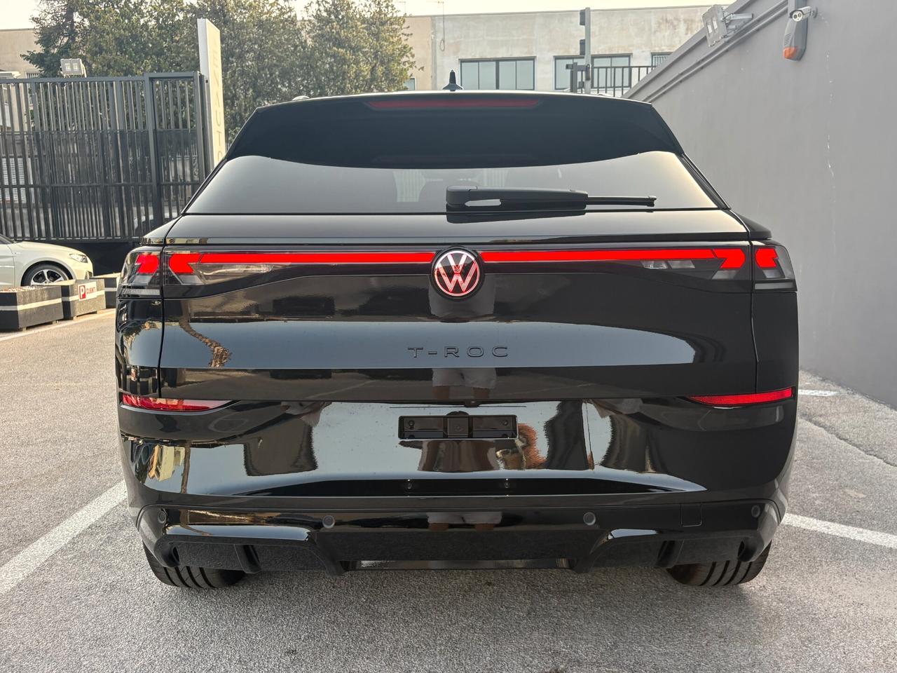 NEW VOLKSWAGEN T-ROC 1.5 eTSI ACT 150 CV DSG R-LINE