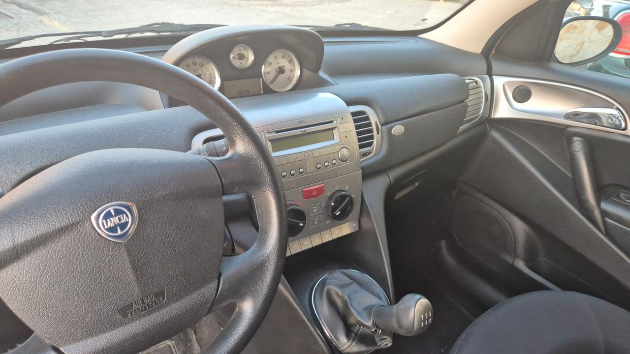 Lancia Ypsilon 1.3 MJT 75 CV Oro