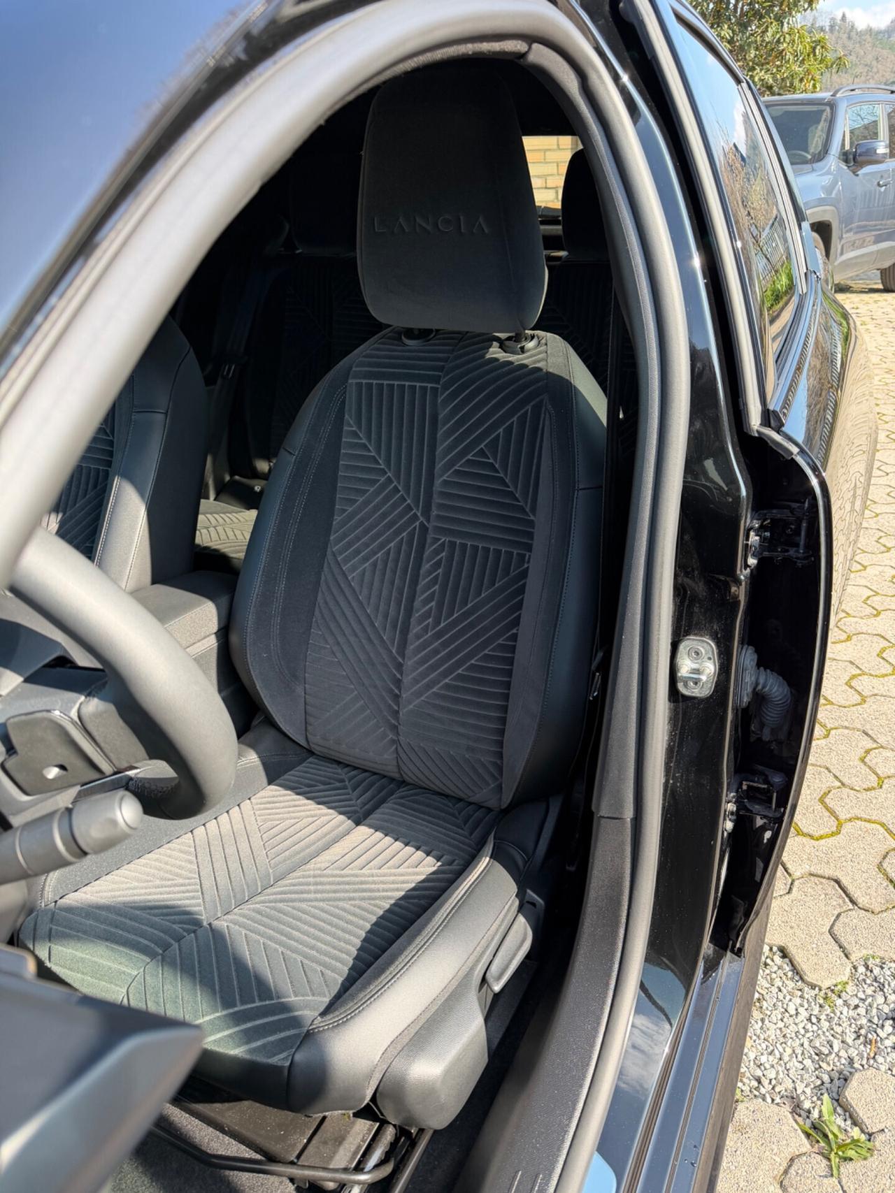 Lancia Ypsilon Hybrid e-DCT LX