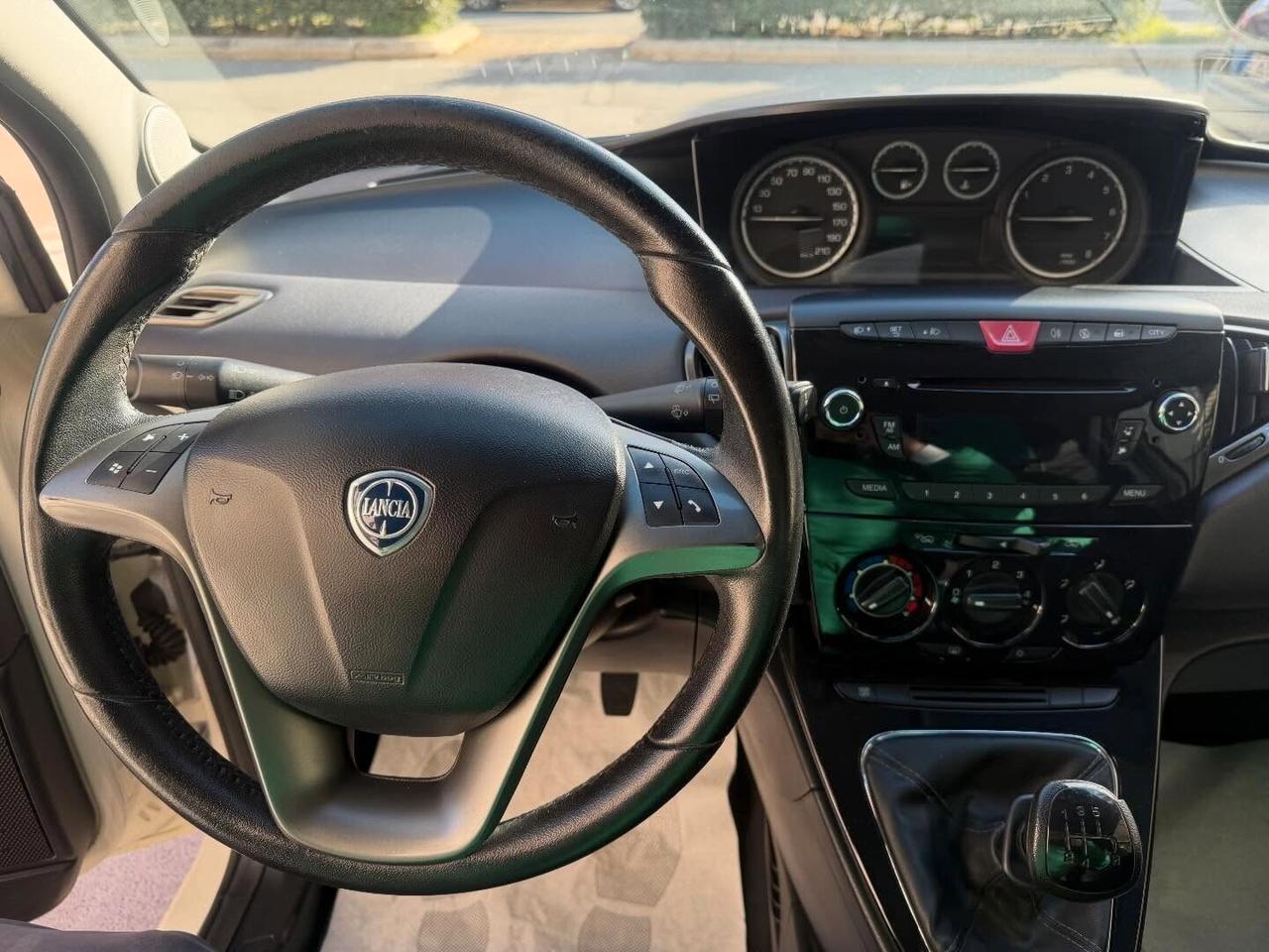 Lancia Ypsilon 1.2 69 CV 5 porte S&S Gold