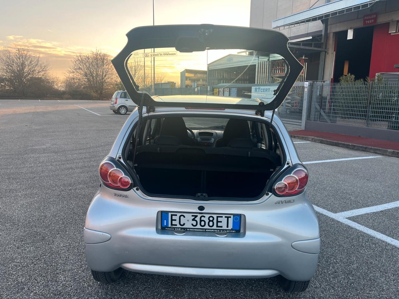 Toyota Aygo 1.0 12V VVT-i 5 porte Sol Connect Red Edition NEOPATENTATI