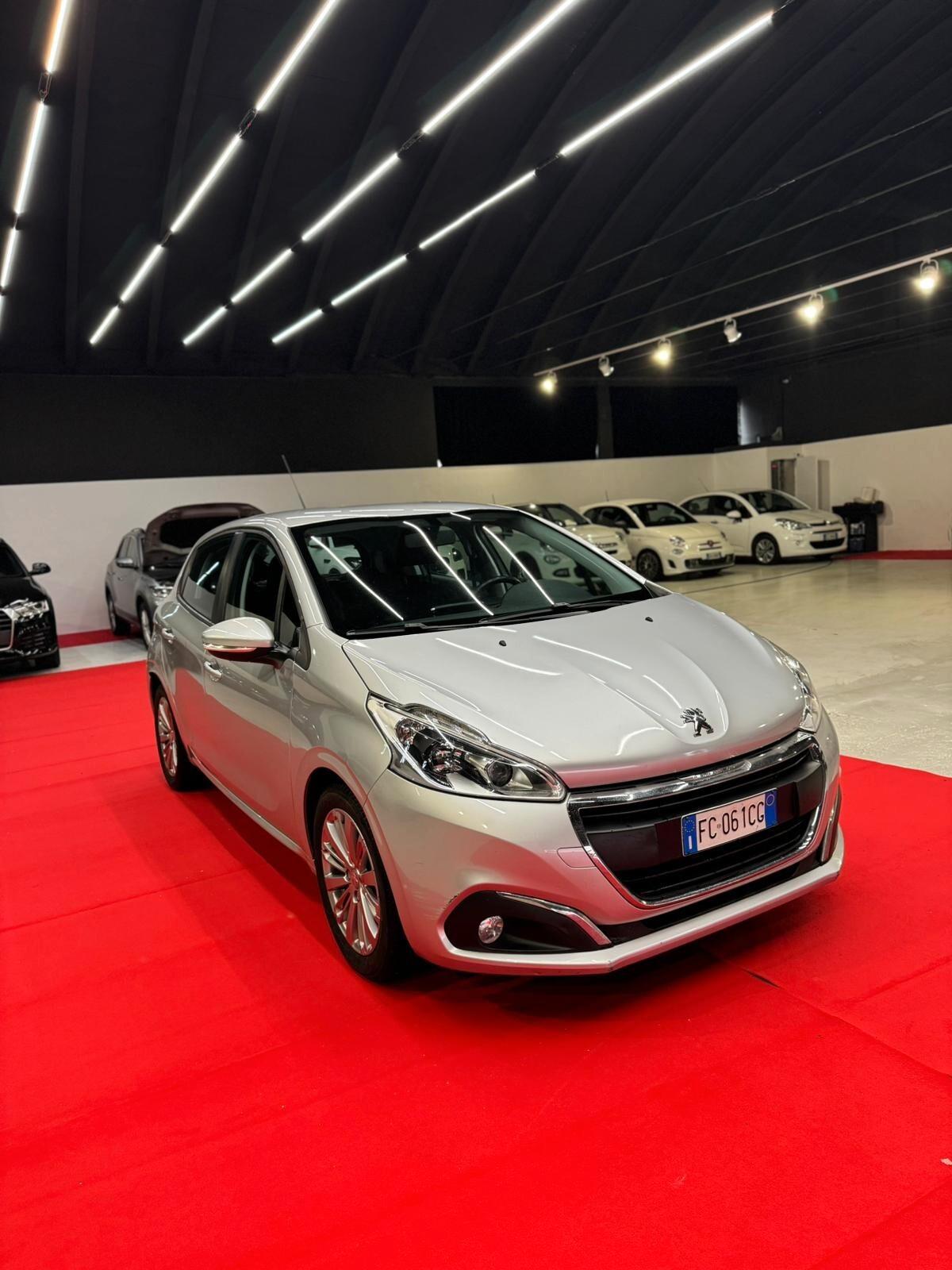 PEUGEOT 208 NEOPATENTATI