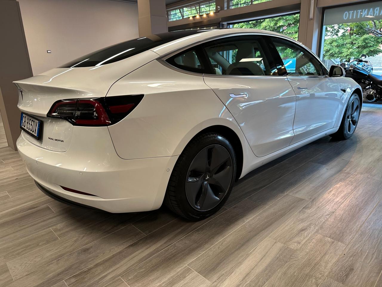 Tesla Model 3 Long Range AWD Long Range