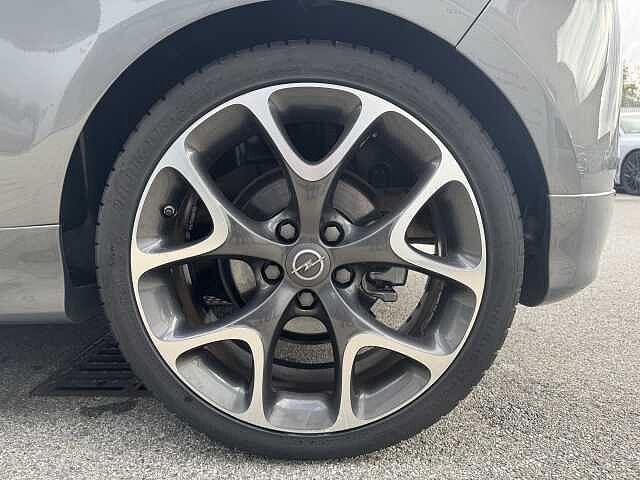 Opel Corsa 1.6 Turbo Coupé OPC