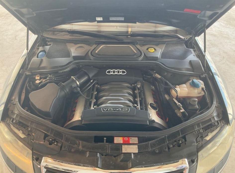 Audi A8 4.2 V8 quattro tiptronic